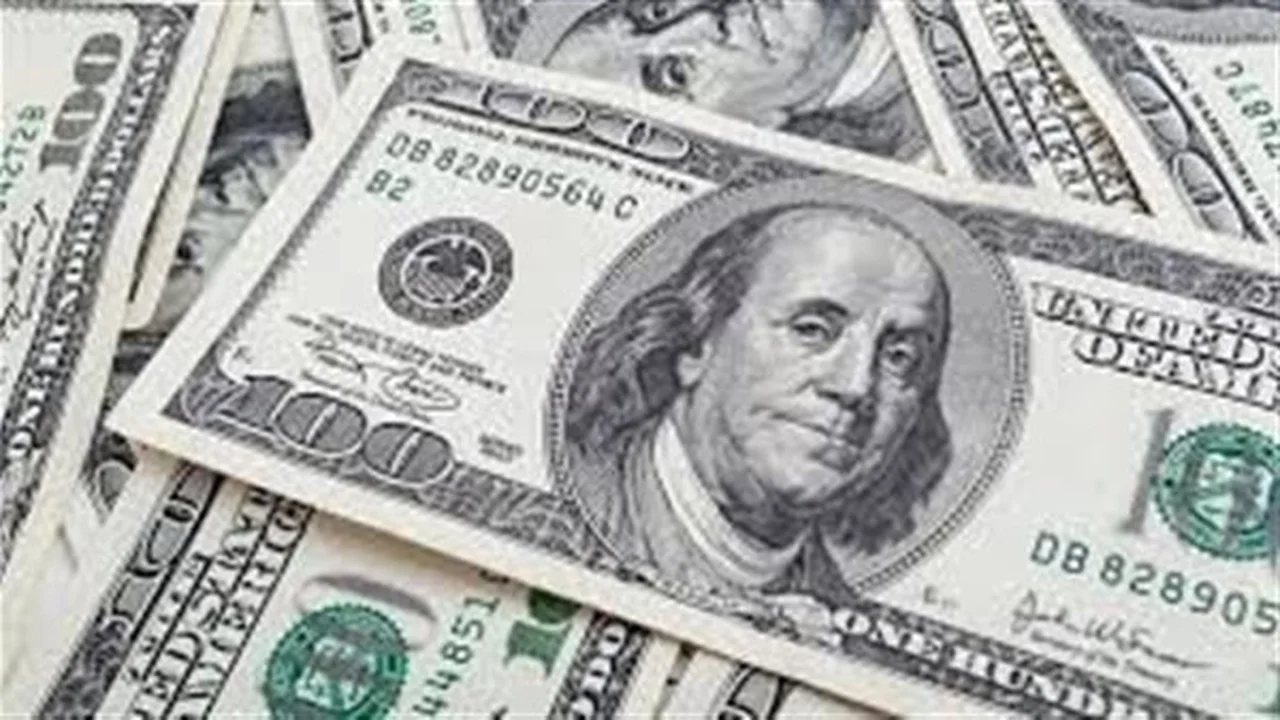 تحديثات الصرف.. سعر الدولار أمام الجنيه المصري في البنوك خلال تعاملات الأحد